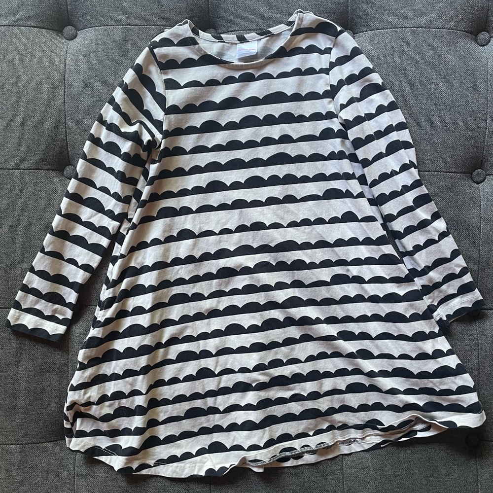 Hanna Andersson size 7 black & white design dress with pockets